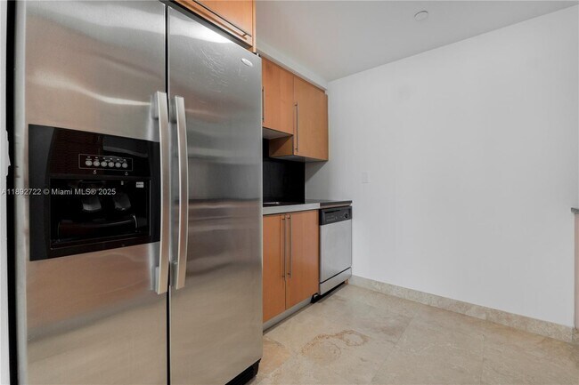 Building Photo - 6365 Collins Ave