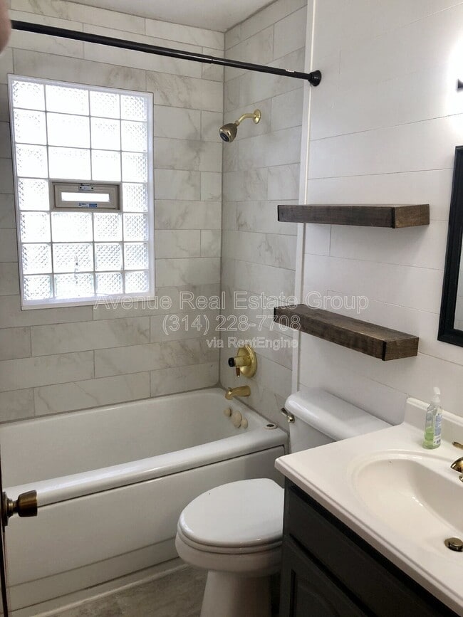 Building Photo - 5242 Parker Ave