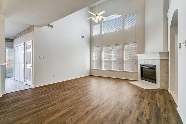 Building Photo - 511 Poplar Ln