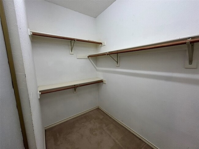 Building Photo - 2603 Hillside Dr