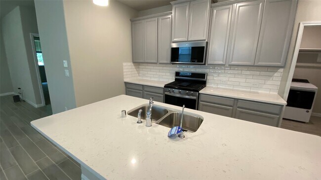 Building Photo - 7059 Silverleaf Oak St