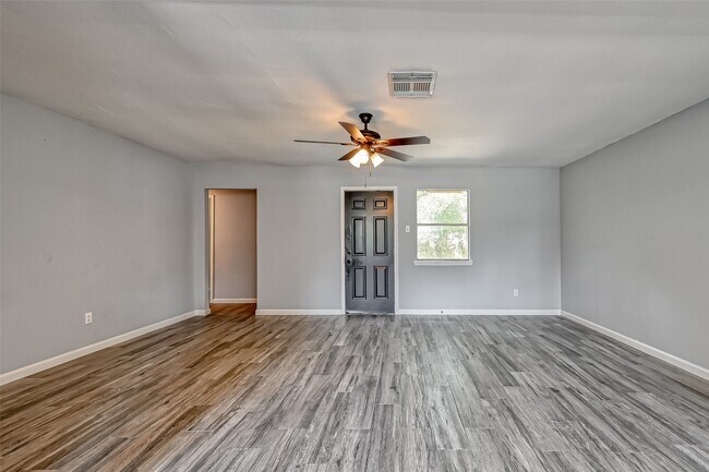 Building Photo - 8623 Valley Forest Dr