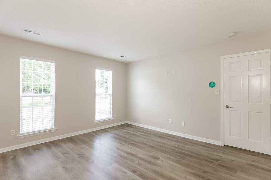 Building Photo - 1610 Royal Tree Ct