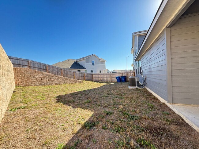 Building Photo - Luxury Living in the Heart of Cibolo!