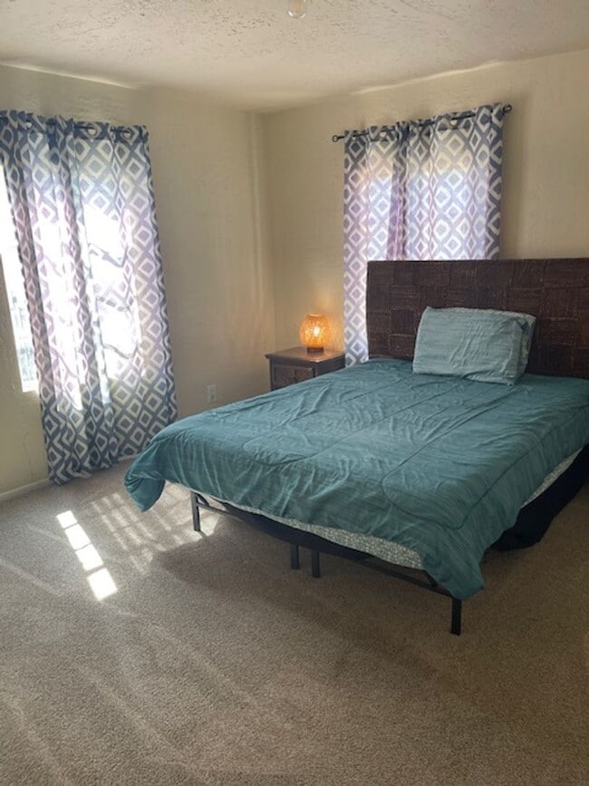 Building Photo - 1023 N Mesa