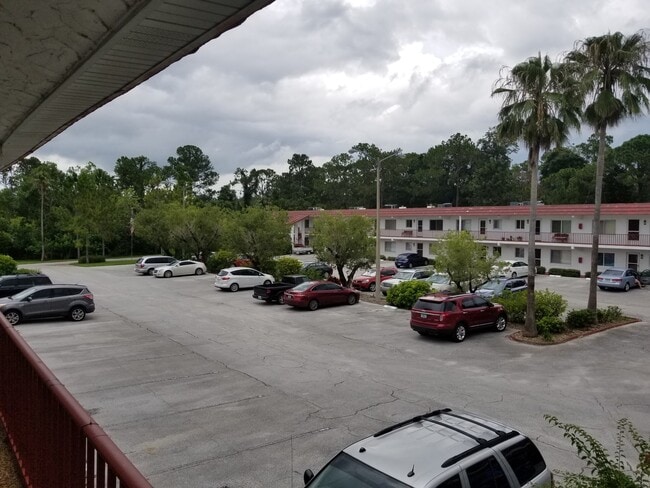 Building Photo - Charming, Affordable One-Bedroom Condo in 55+ Orchid Springs Community