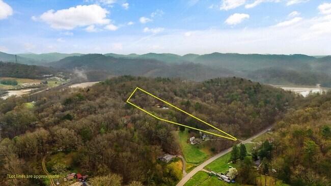 Building Photo - Harriman 37748 - Charming 2-bedroom, 1.5-bathroom Home nestled on 3.8 acres of woods - Contact Ch...