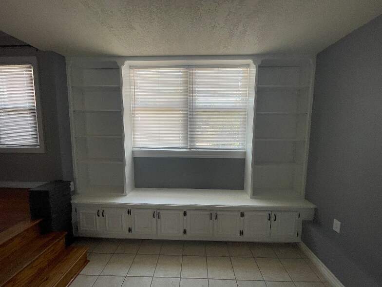 Building Photo - 1631 Andover Ct