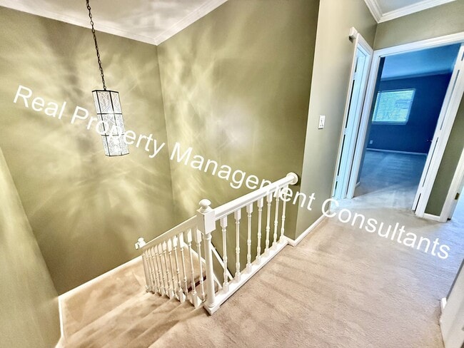 Building Photo - Beautiful Condo on the Plaza with City Vie...