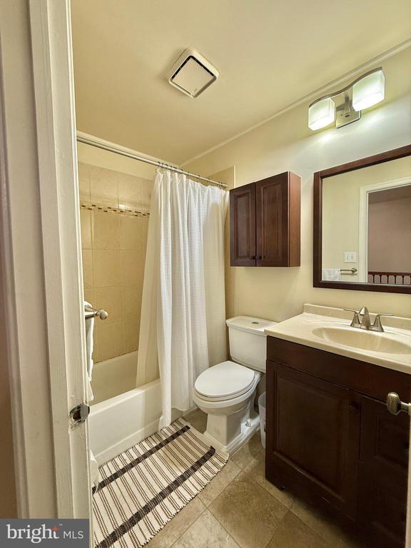 Building Photo - 5500 Woodlawn Manor Ct