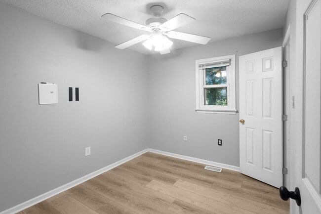 Building Photo - 4 Bed 2 Bath Home for Rent !