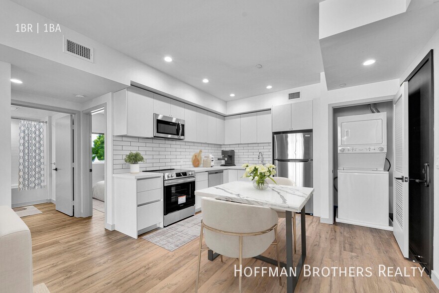 Primary Photo - 1240 Magnolia Ave