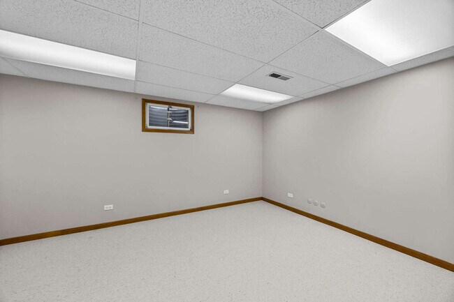 Building Photo - 190 Amherst Dr