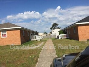 Building Photo - 9533 19th Bay St