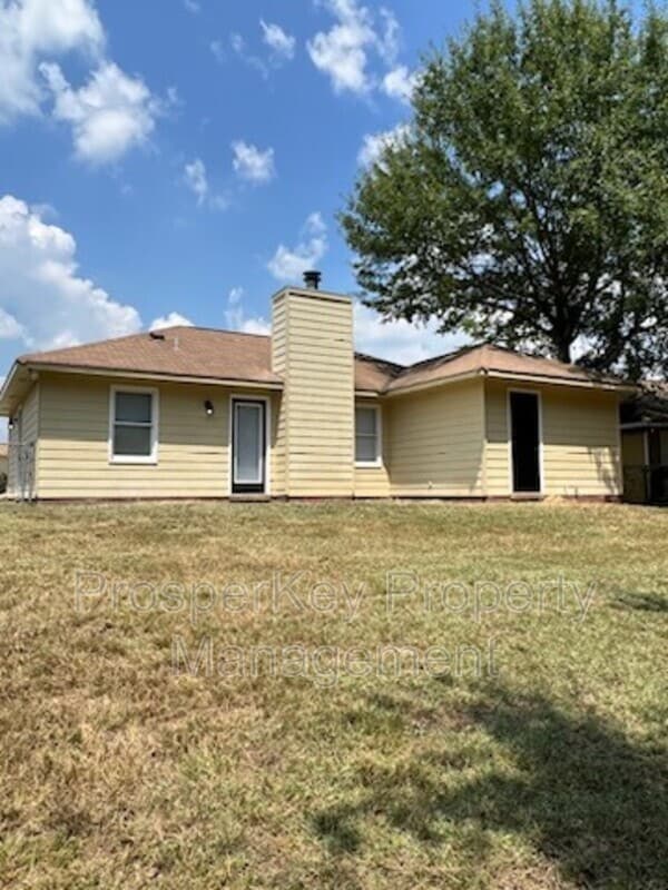 Building Photo - 5766 Spanish Oak Dr