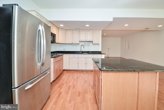 Building Photo - 855 Charwhit Ct