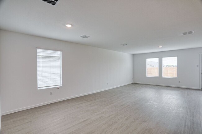 Building Photo - 803 Ginkgo Wy