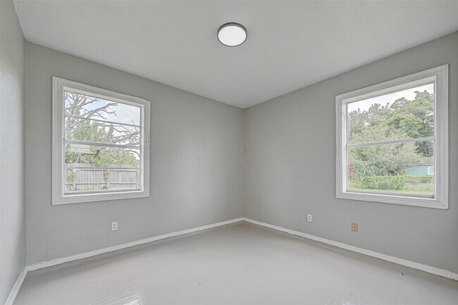 Building Photo - 9709 Fairland Dr