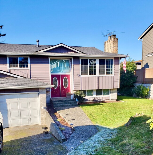 Primary Photo - Beautifully Remodeled Split-Entry Home on ...