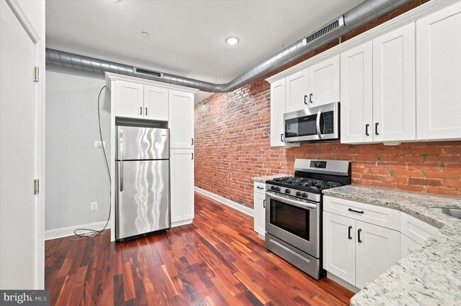 Building Photo - 3220 W Diamond St