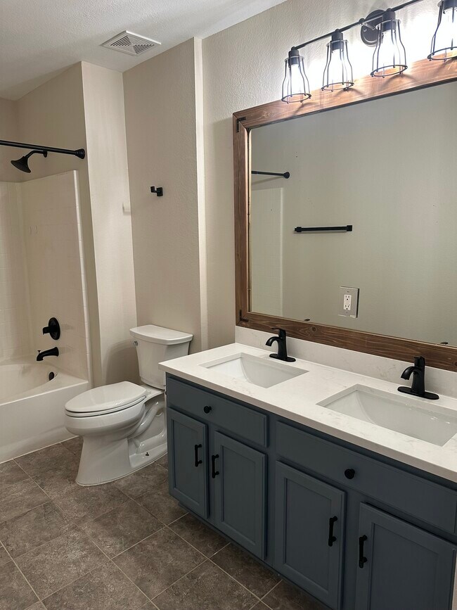 Building Photo - 9000 Eastwood Ave