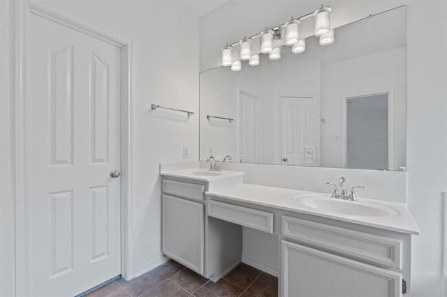 Building Photo - 909 Saba Cove