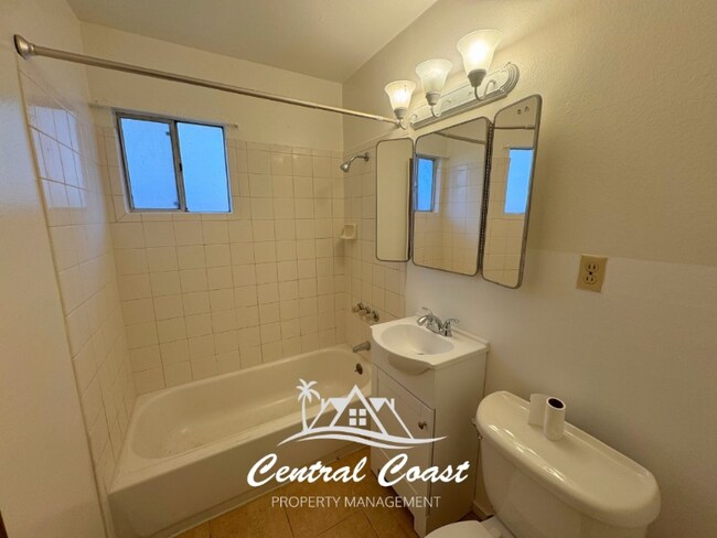 Building Photo - 0 W Camino Colegio