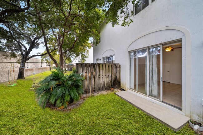 Building Photo - 948 NE 29th Terrace