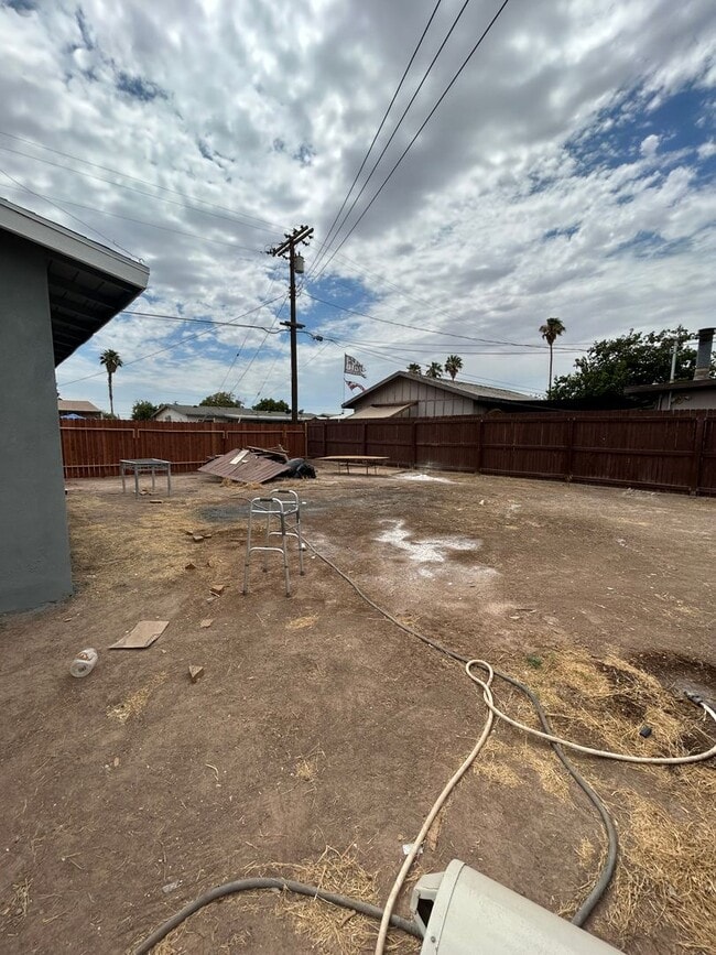 Building Photo - Newly remodeled house in Brawley