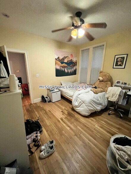 Building Photo - 731 Parker St