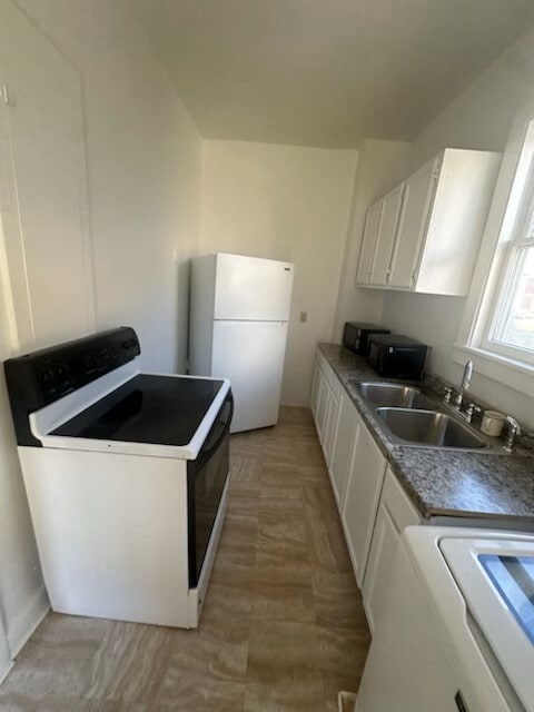 Building Photo - 65 Temple St