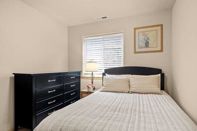 Building Photo - Eastside Olympia 3BD