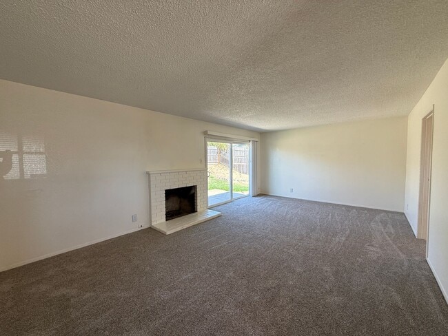 Building Photo - Orcutt Single Story Ranch Style Home Near Waller Park/Highway 135