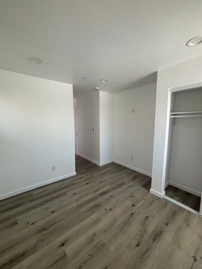 Building Photo - 3 bed 3 bath Home for Rent in San Diego WA...