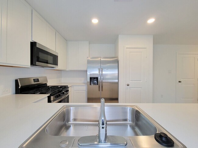 Building Photo - This lovely single-level home showcases a spacious open floorplan shared between the kitchen, din...