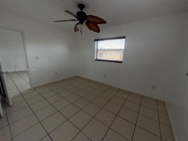 Building Photo - 120 Royal Palm Rd