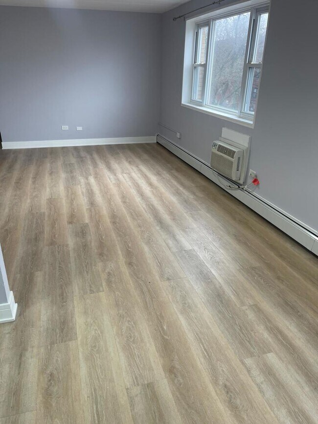 Building Photo - 6161 N Hoyne Ave