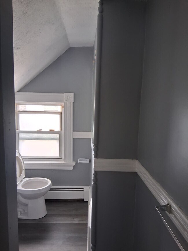 Building Photo - 143 Edgewood St
