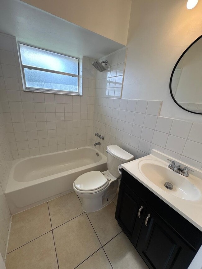 Building Photo - 2 BEDROOMS 1 BATHROOM IN AREA OF RIVERLAND