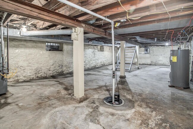Building Photo - 6210 Agnes Ave
