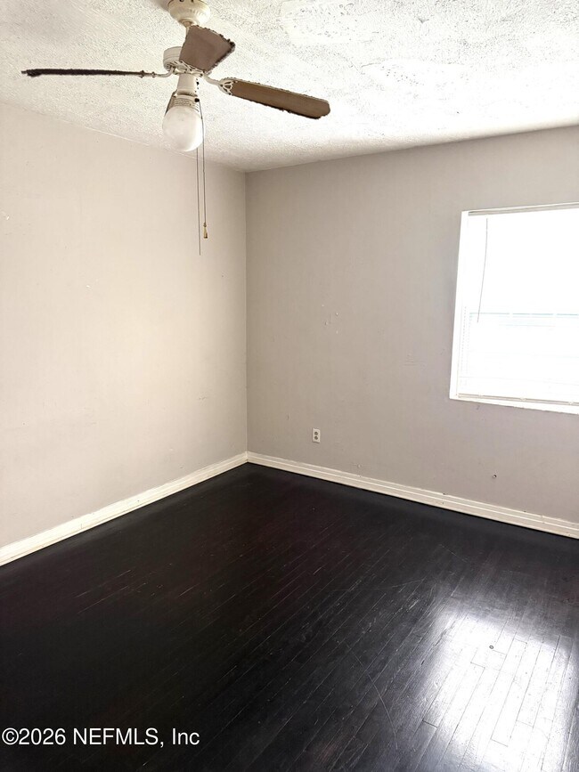 Building Photo - 1043 Seba St