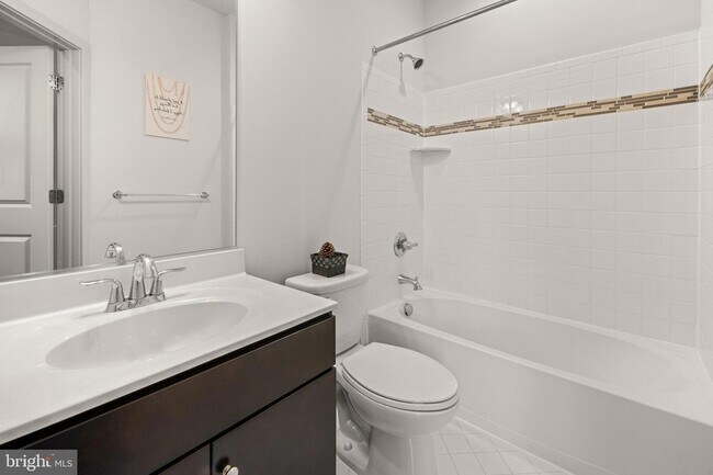 Building Photo - 13940 Estuary Dr