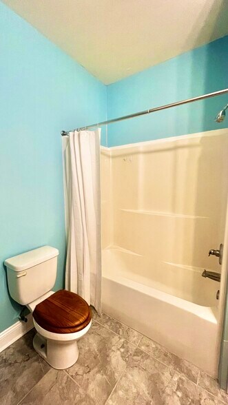 Bathroom - 2483 Verbena St