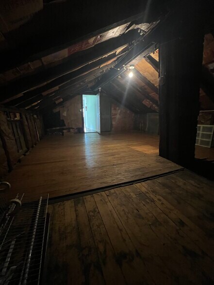 Building Photo - 234 River Dr