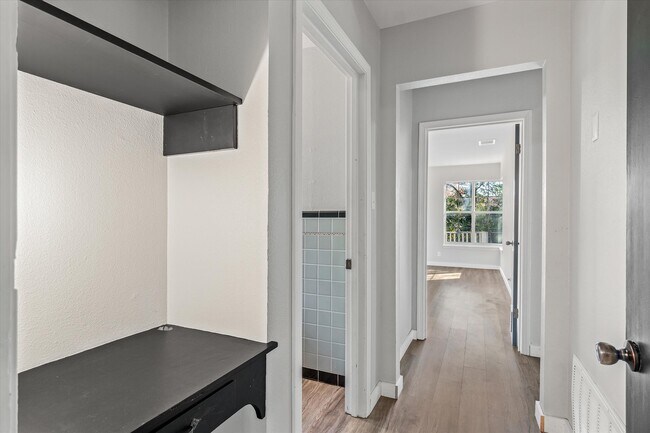 Building Photo - 175 E Elm St