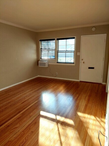 LivingRoom - 404 Naranja Dr