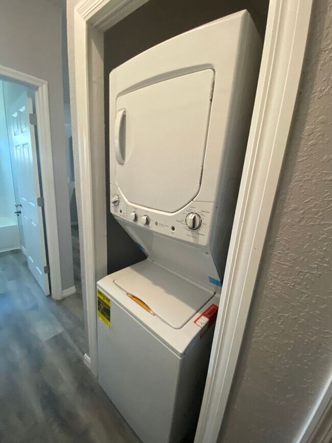Building Photo - 1 Bedroom 1 Bath Duplex in Ormand Beach fo...