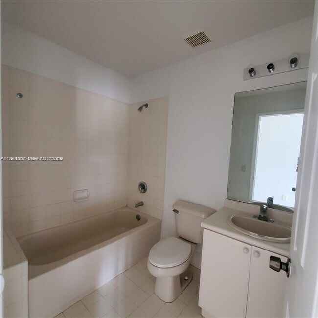 Building Photo - 2621 SE 15th Pl