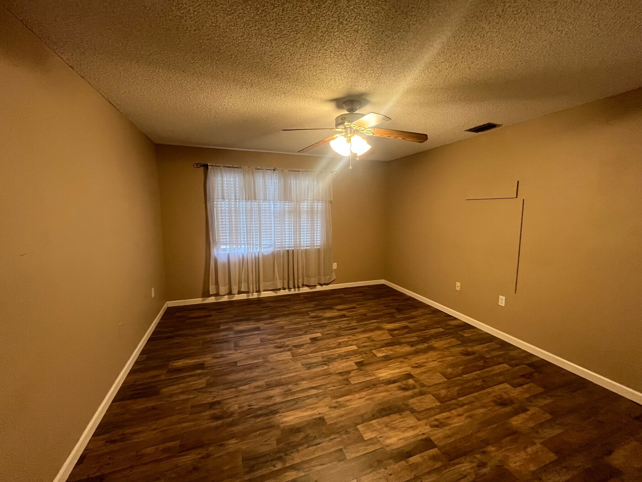 Master bedroom - 3782 59th Ave W