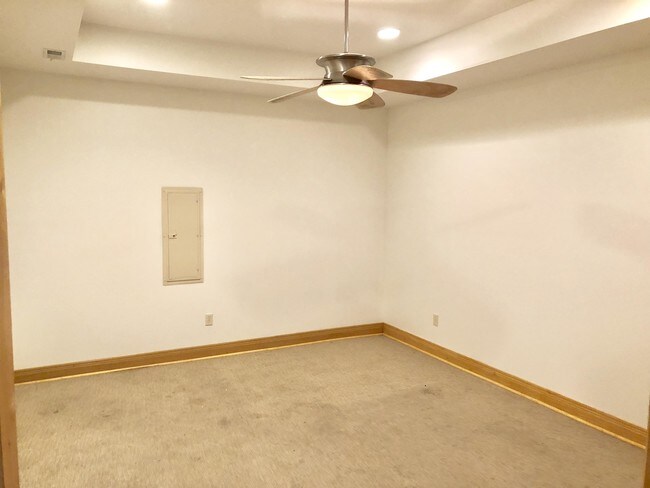 Building Photo - 905 Alley A